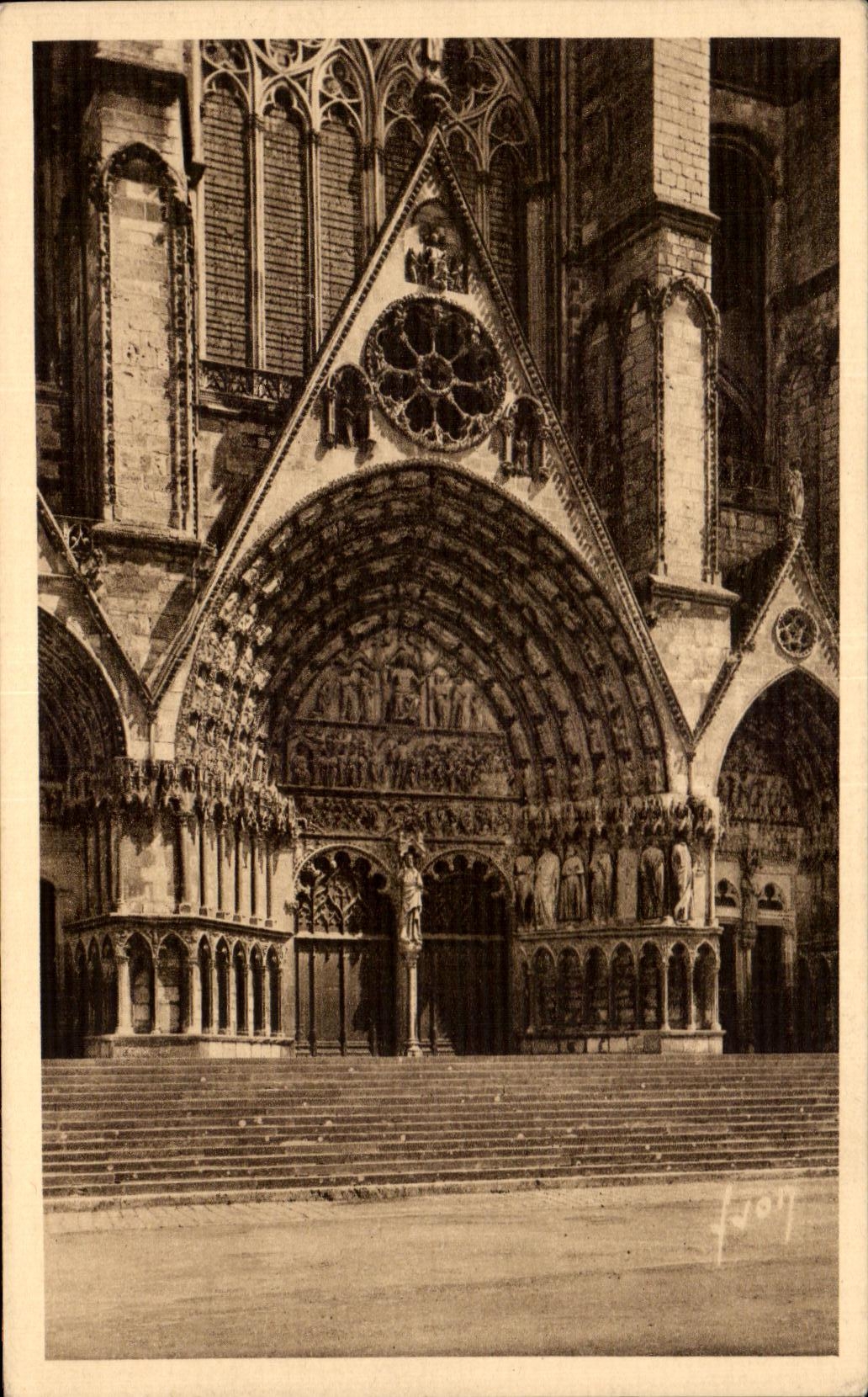 CPA Bourges el portico de la central de la catedral