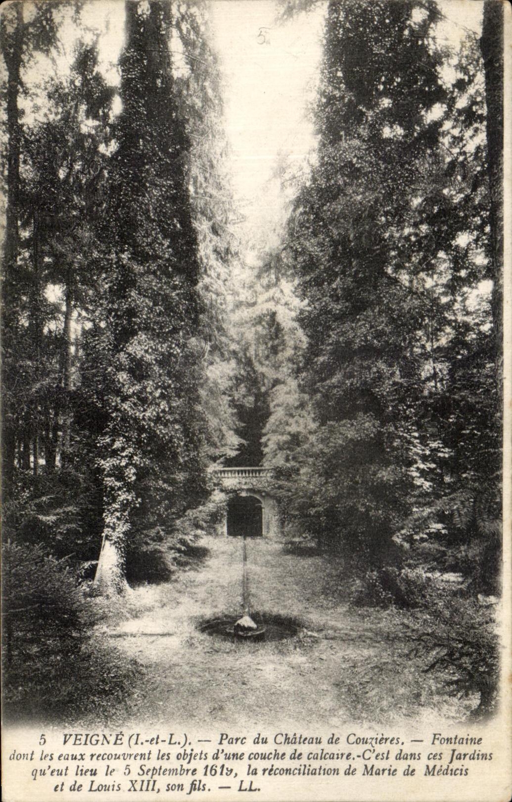 CPA Veigne Parc Du Chateau Du Courieres Fontaine