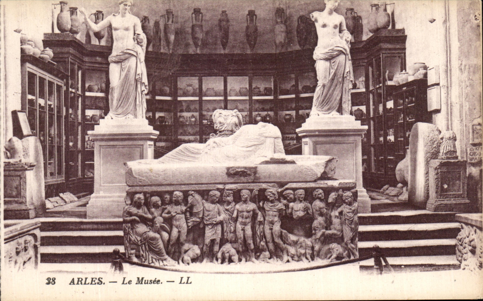 CPA Arles the Museum