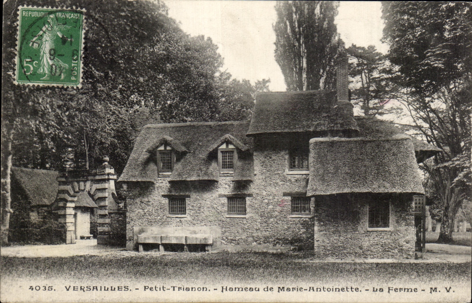 CPA Versailles Petit Trianon Hameau De Marie Antoinette La Ferme