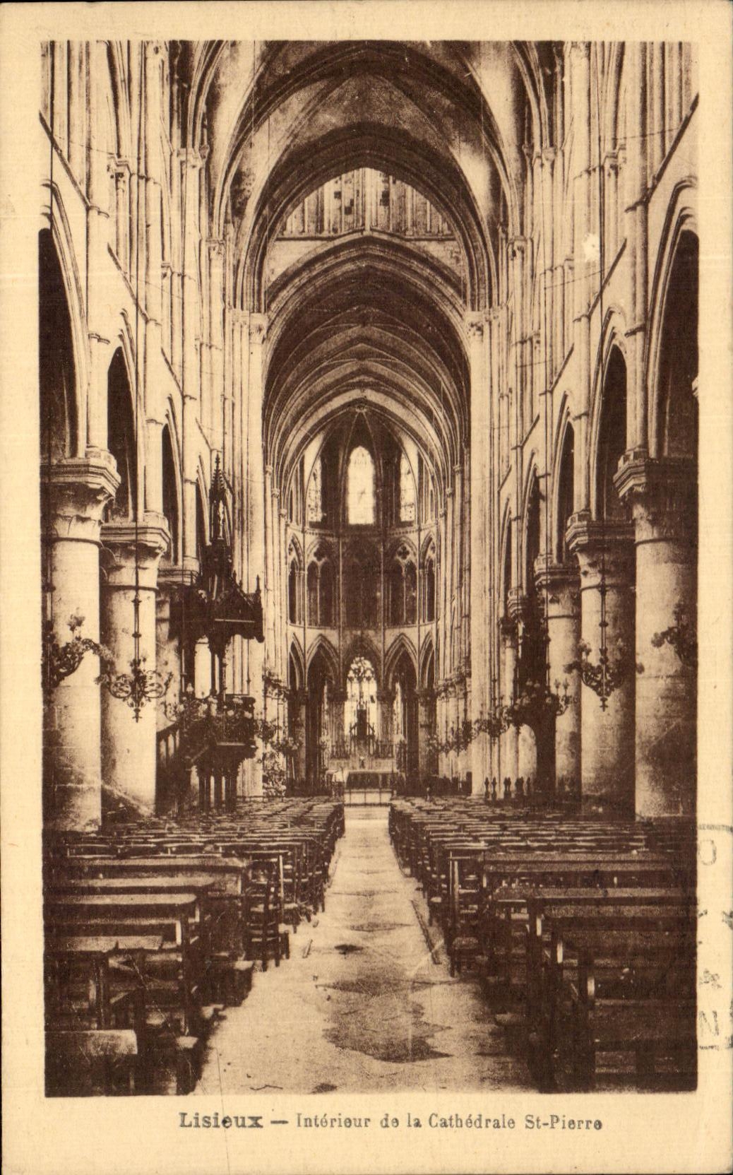 CPA interior Lisieux of the Cathedral St Pierre