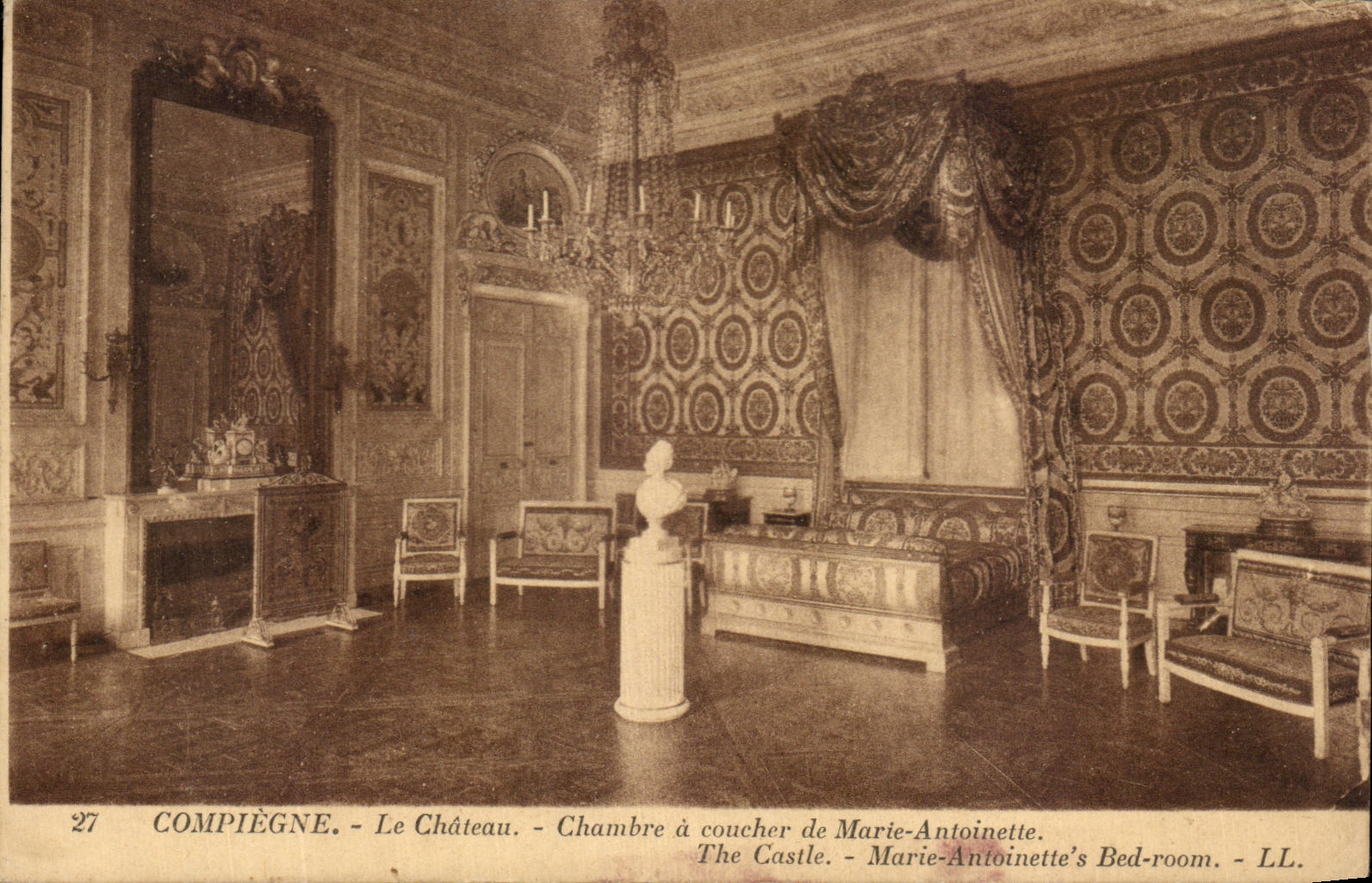 CPA Compiegne the Castle Room has to sleep of Marie Antoinette The Castle Marie Antoinette' S Bed room