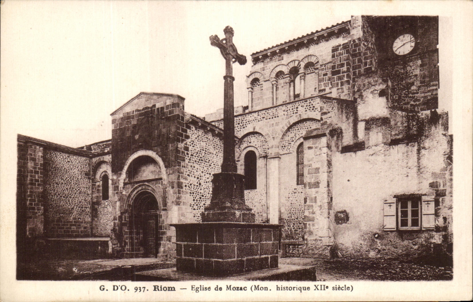 CPA Riom Eglise de Mozac