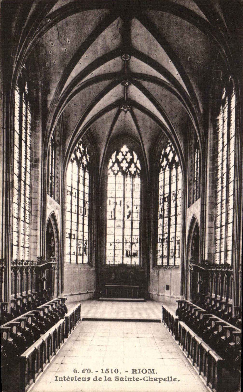 CPA Riom Interieur de La Sainte Chapelle