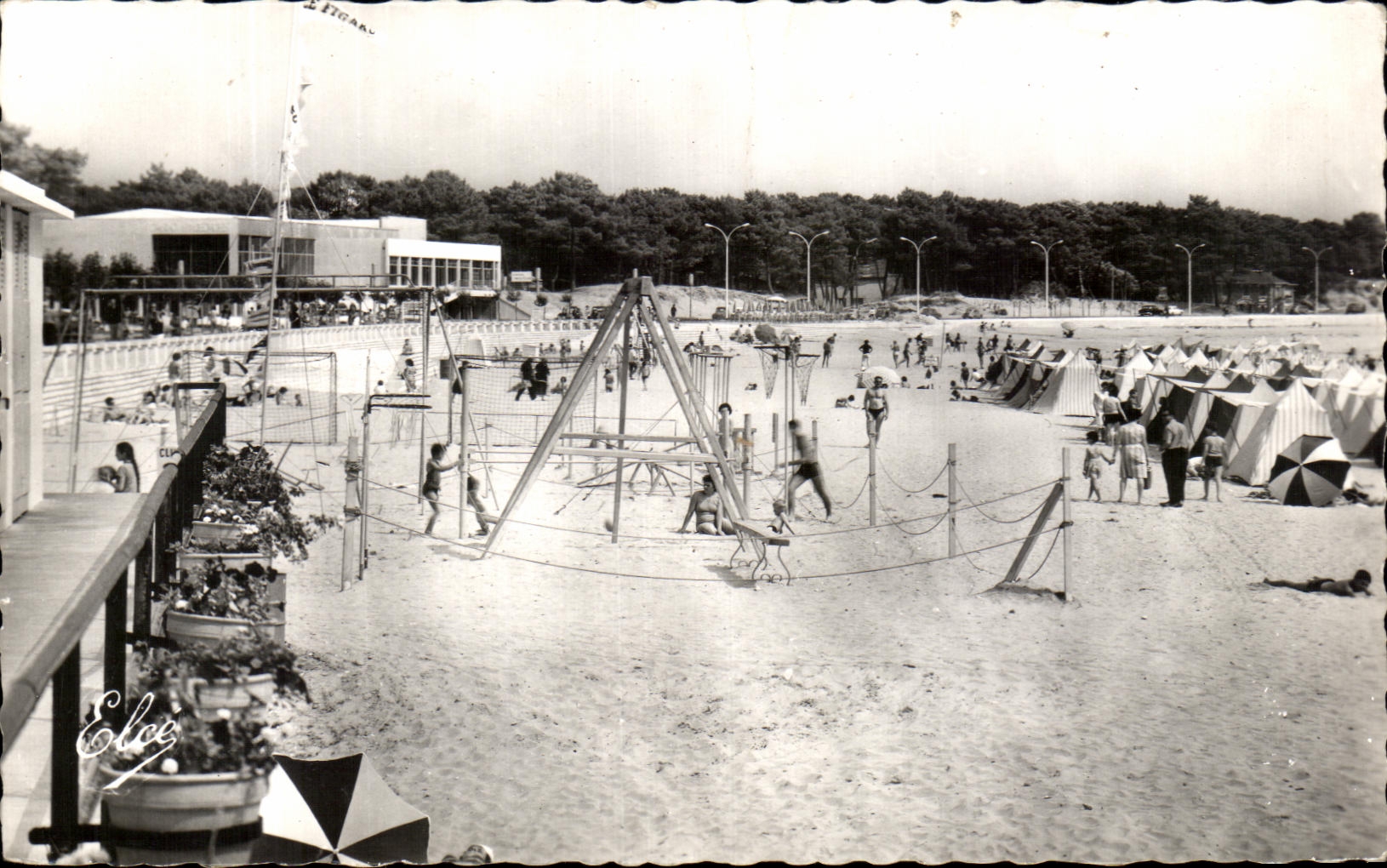 CPA Saint Georges de Didonne a corner of the Beach Cabins and the new casino