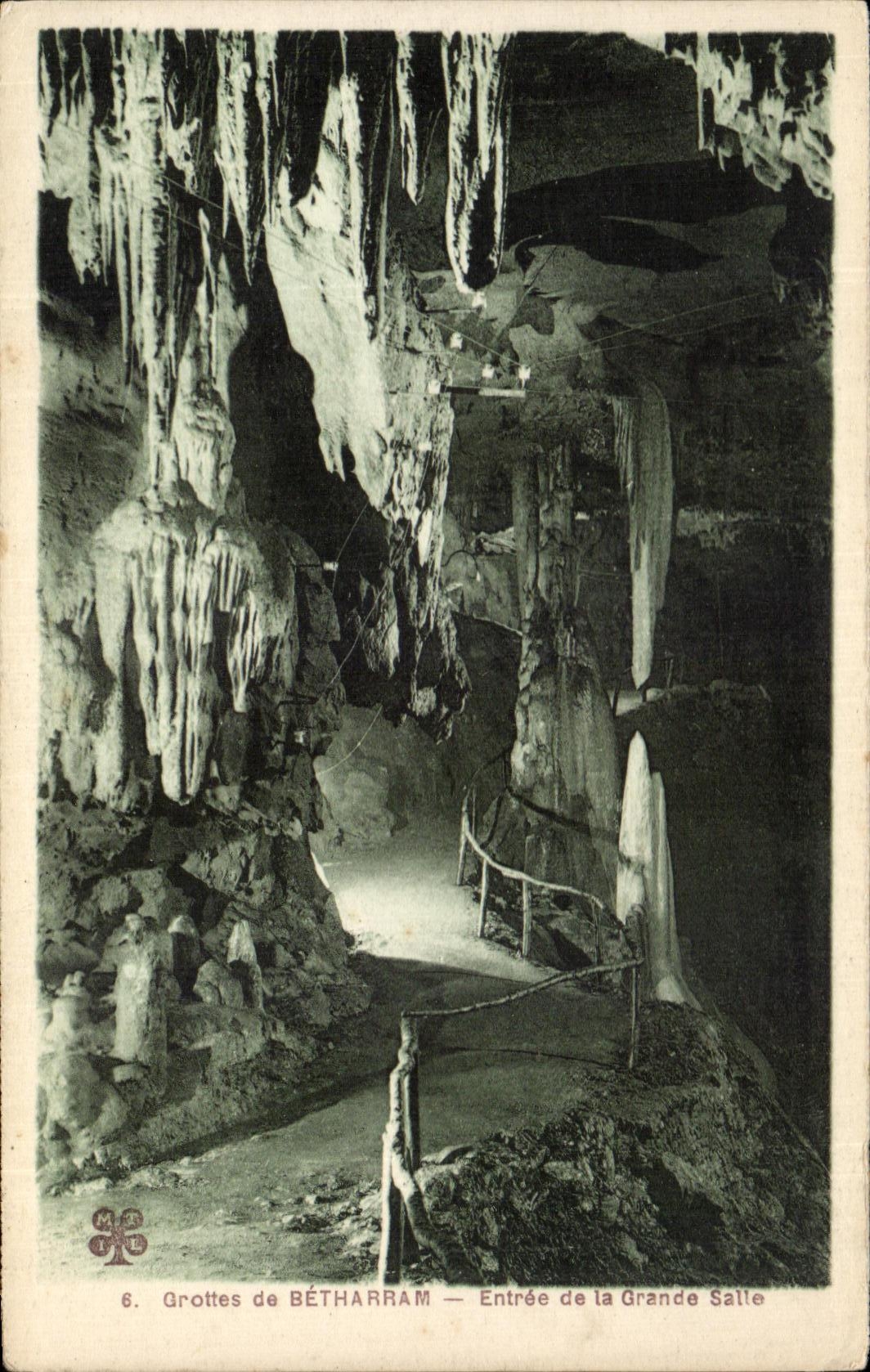 CPA Caves of Betharram Entrance of Grance Room