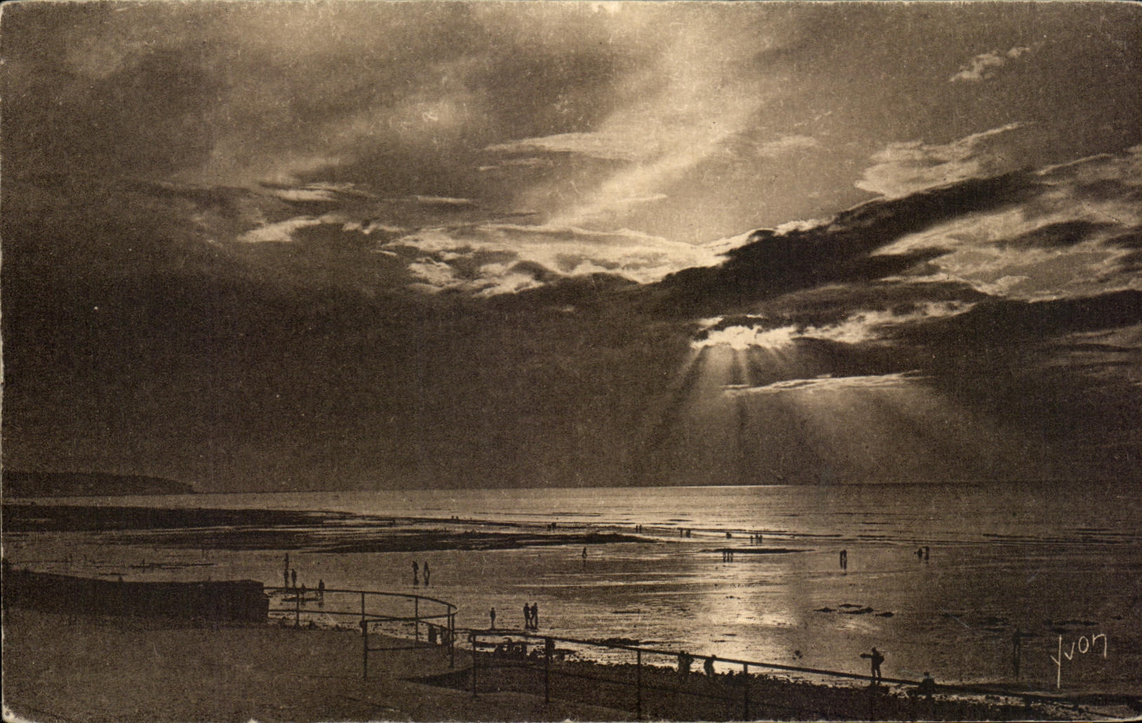 Crepusculo de CPA Dieppe en la playa