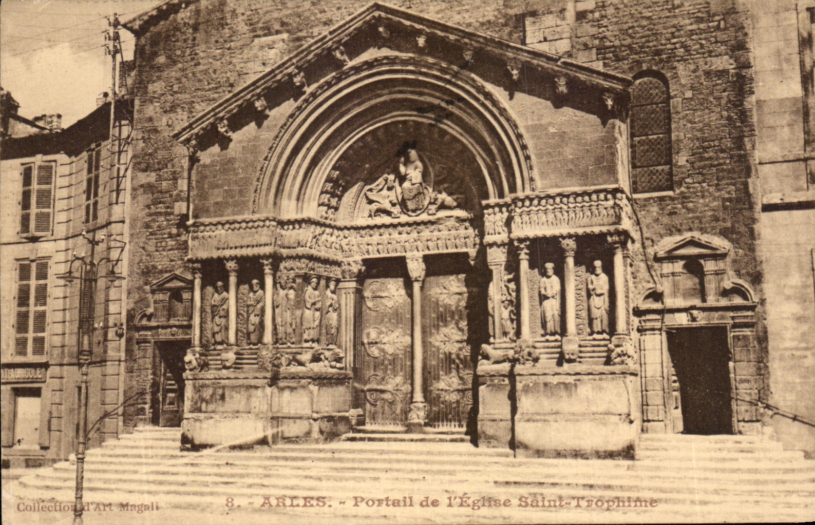 CPA Arles Gate of the Church Saint Trophime