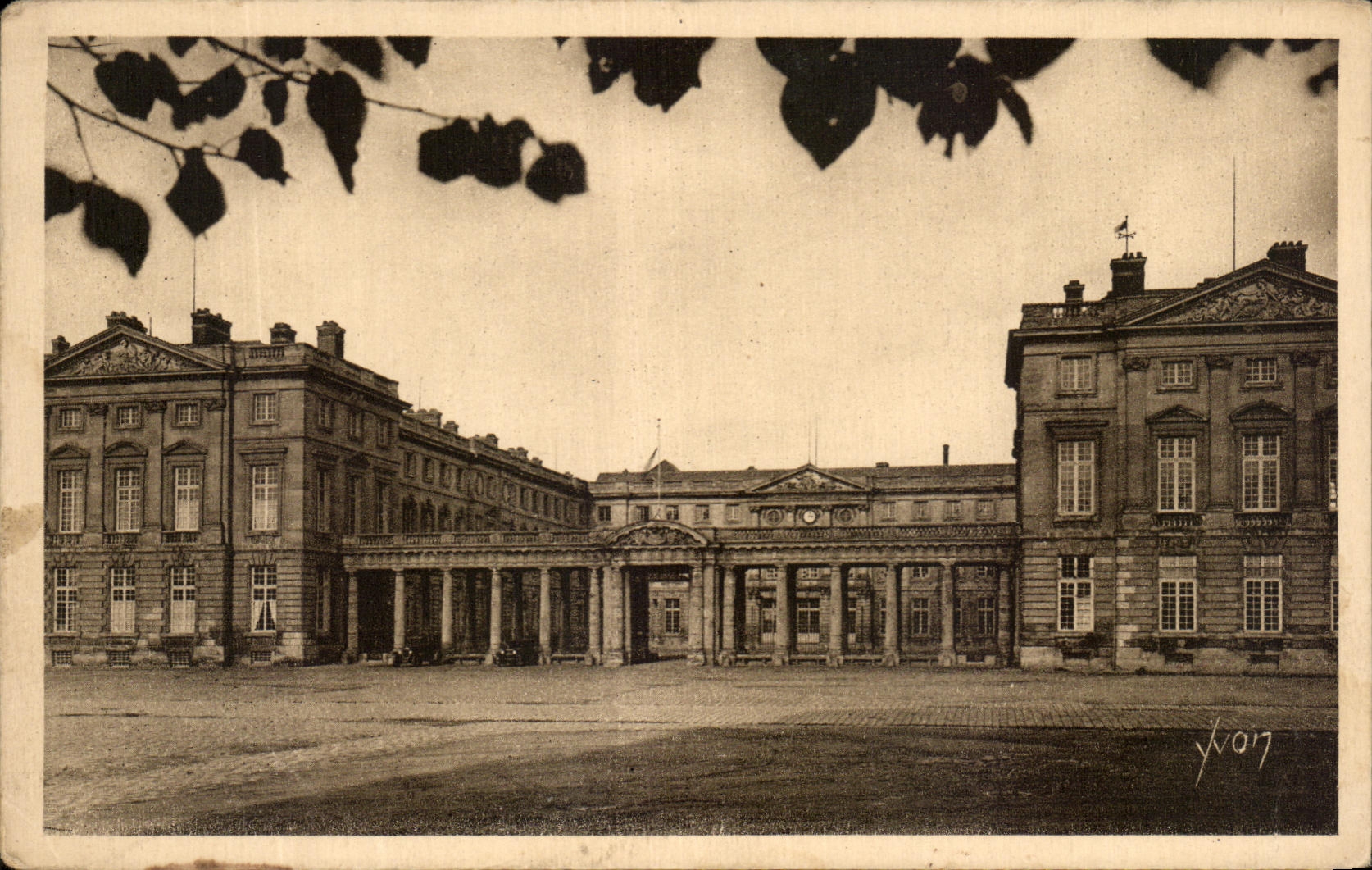 CPA Soft France Castle Of Compiegne Frontage Of the Castle