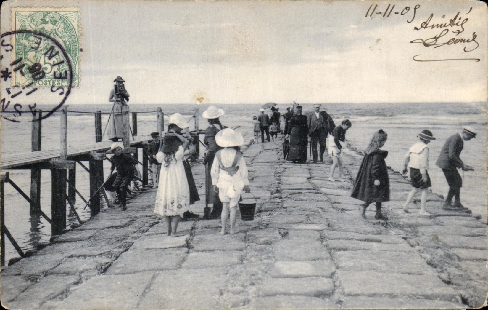CPA Enfants en los pescados de la playa