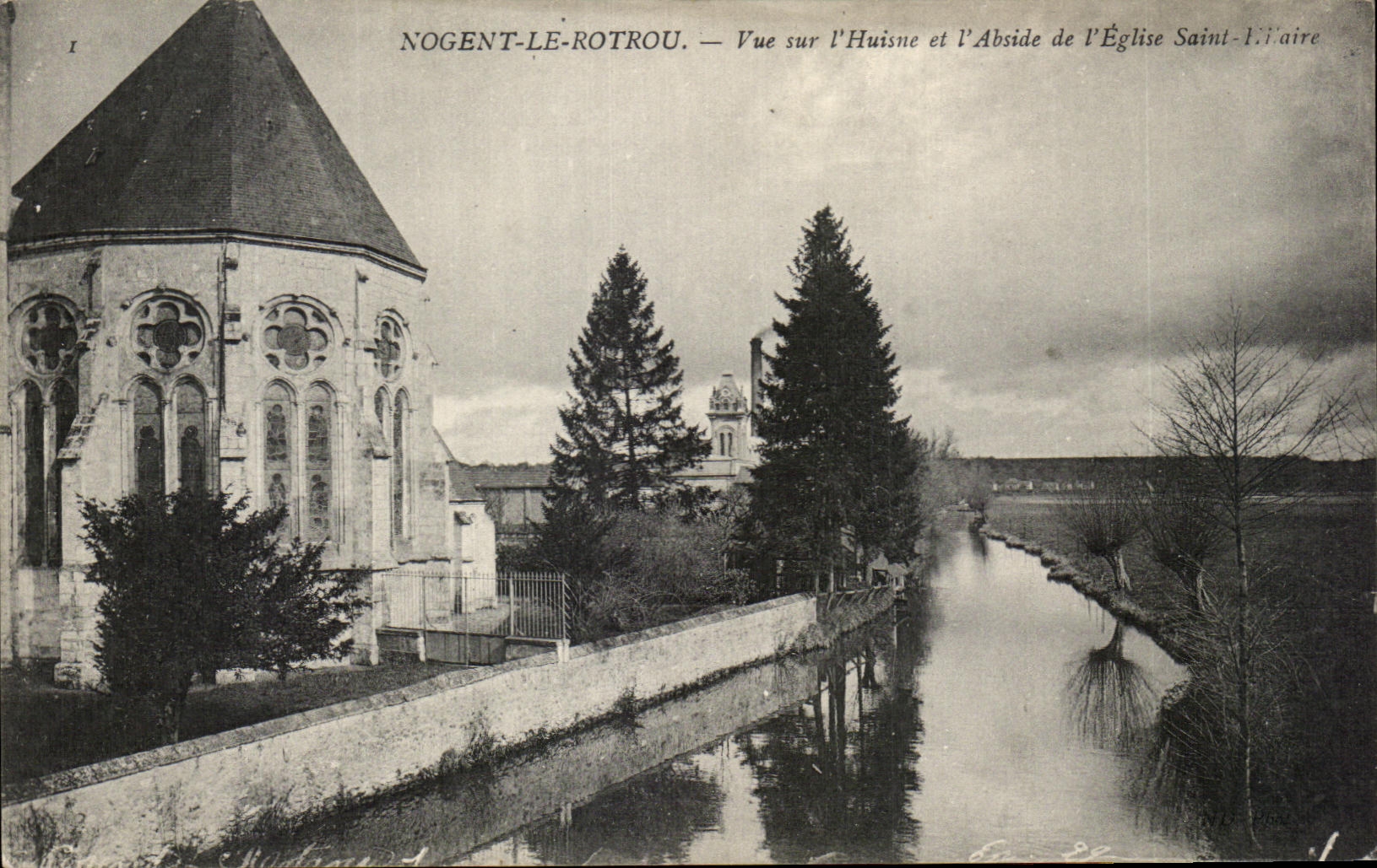 CPA Nogent Rotrou Seen on Huisne and the Apse of the Church Saint