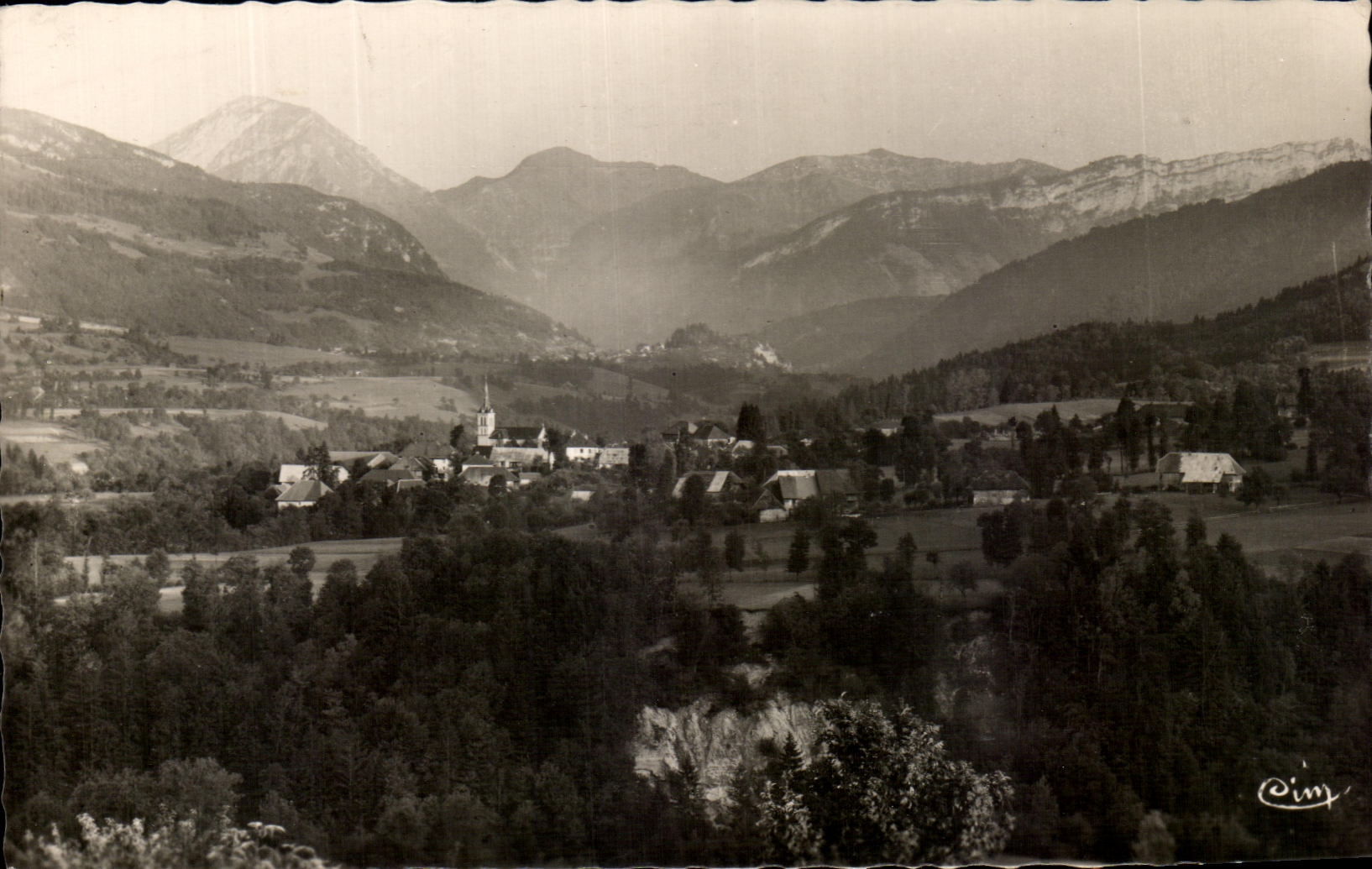 CPA Lescheraines Place Chief of Lescheraines In the Content Chateard and Mountains of the Wallows