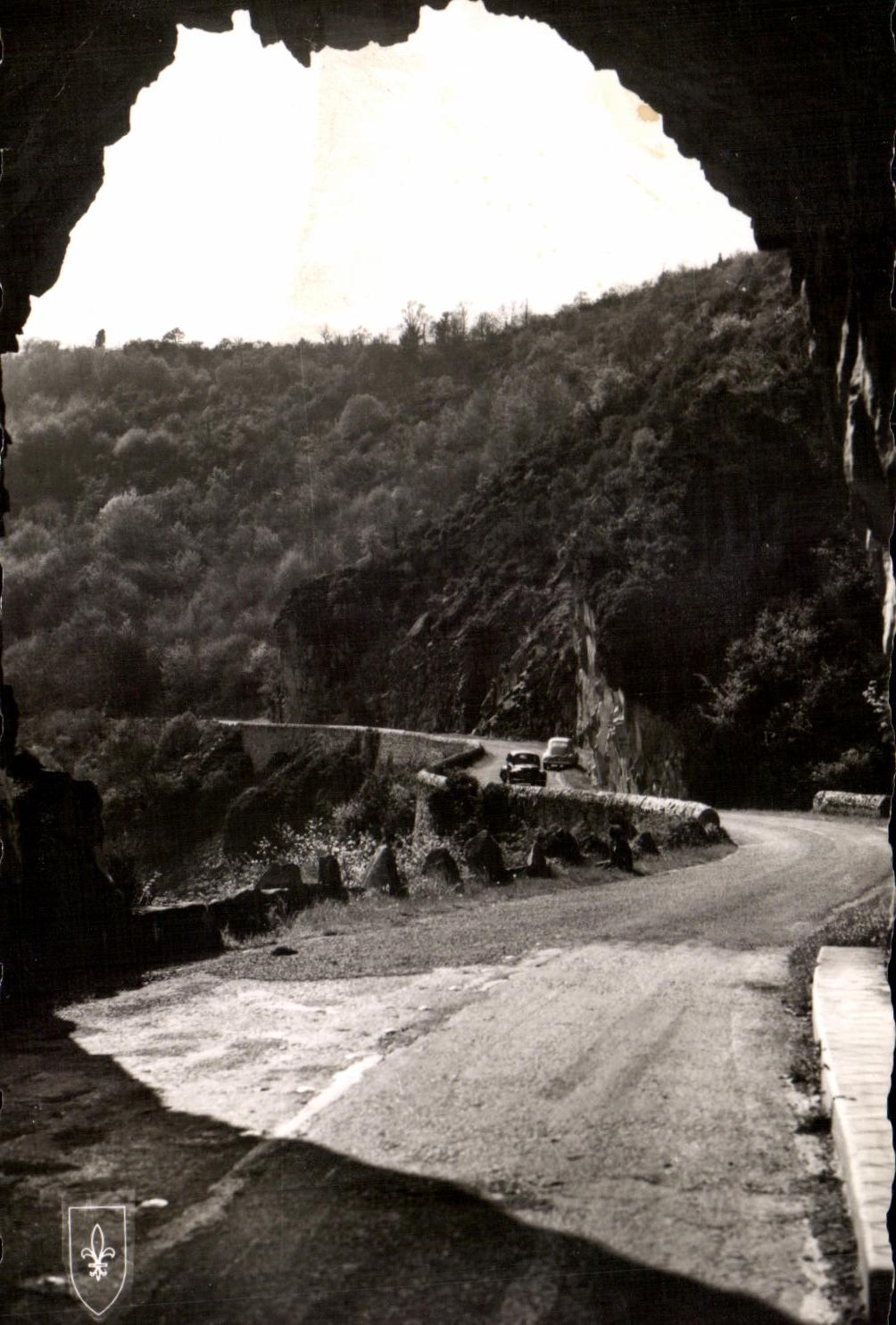 CPA La Valle Pittoresque De La Sioule Sous le Tunnel Routier des Gorges de Chouvigny