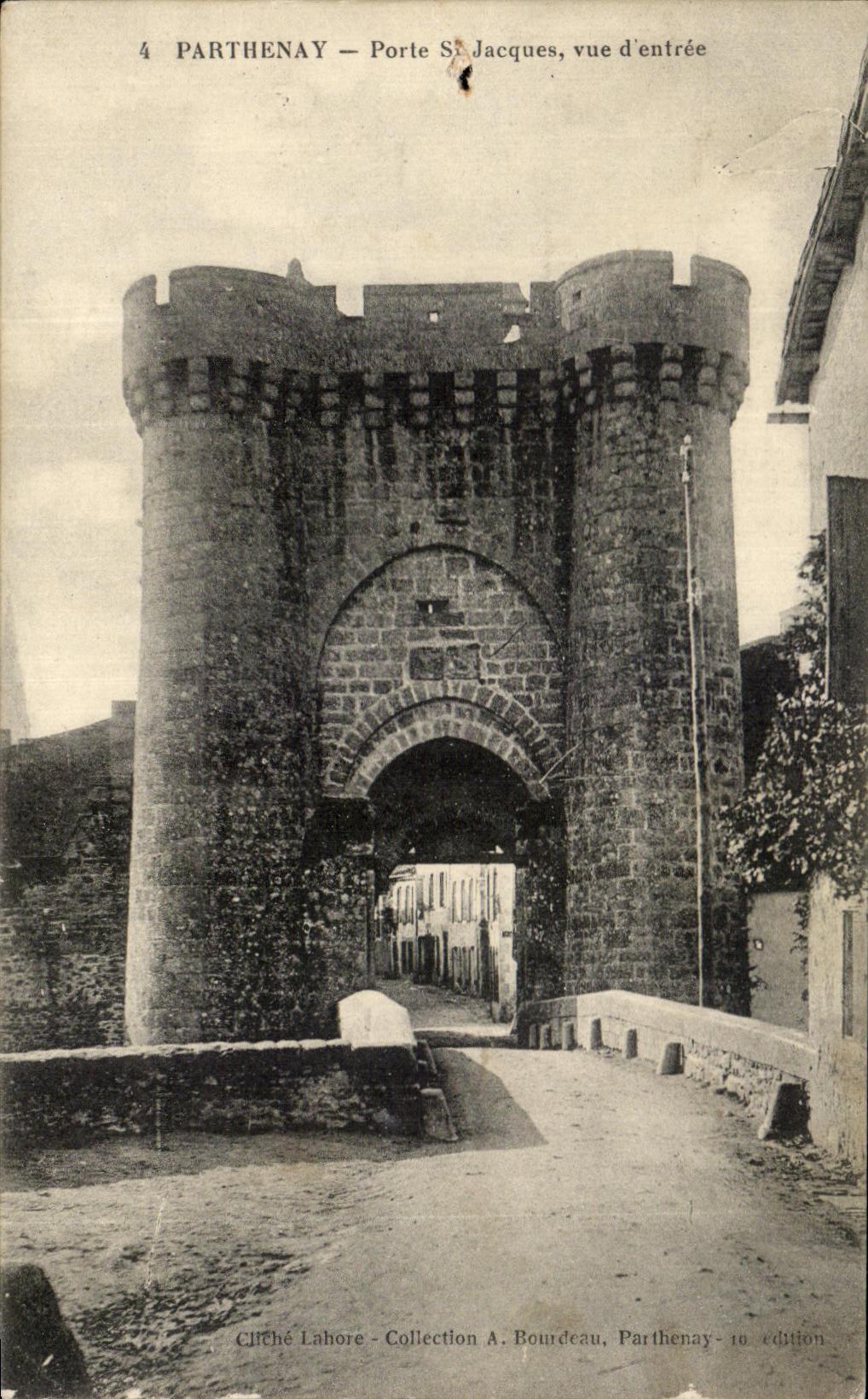 CPA Parthenay Gate St Jacques seen of Entering