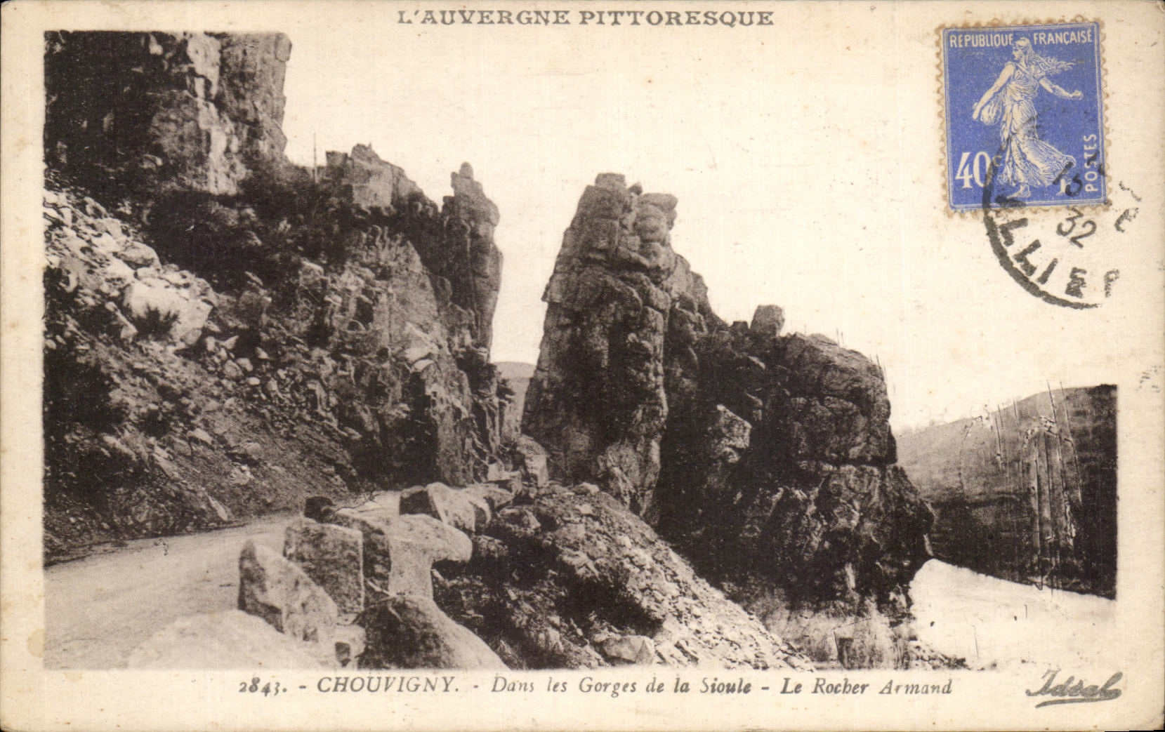 CPA Chouvigny Dans les Gorges de la Sioule Le Rocher Armand