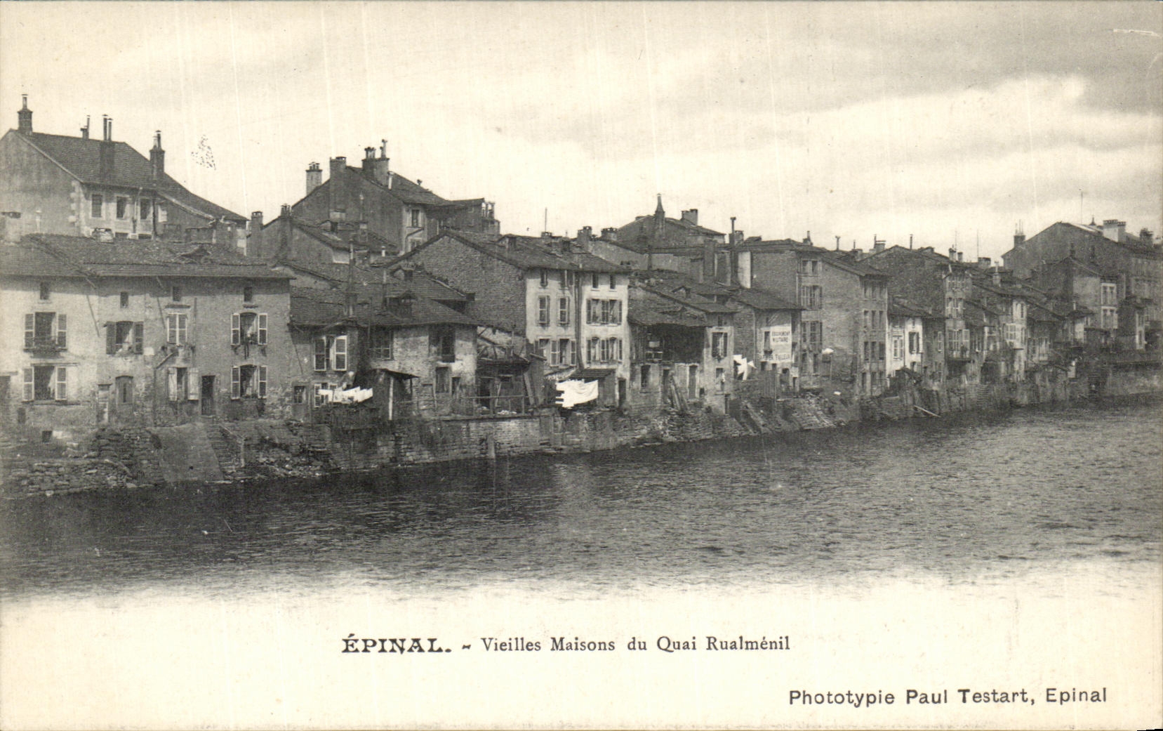 Casas de las mujeres mayores de CPA Epinal del Rualmenil Quay