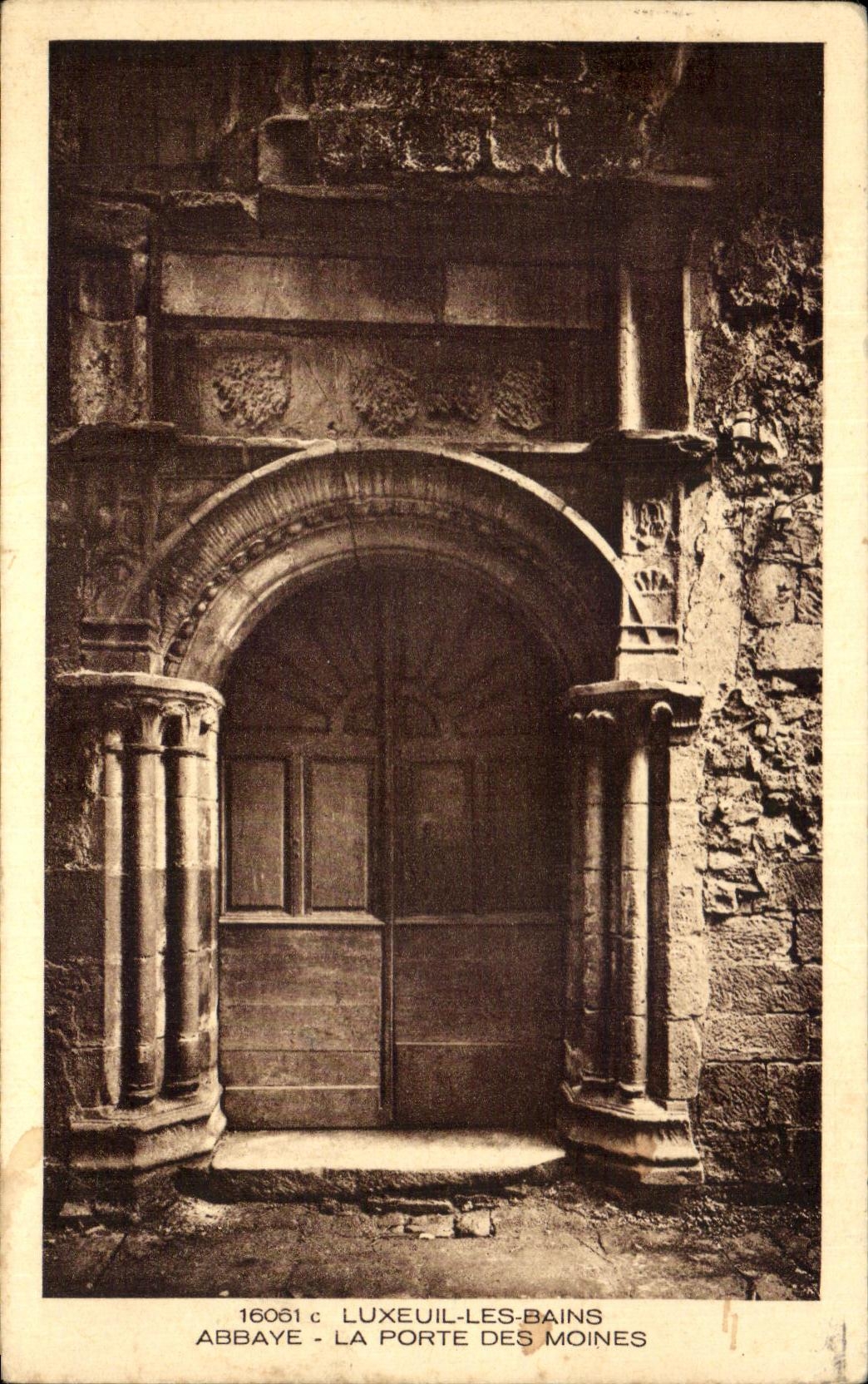 CPA Luxeuil the baths Abbey the door Of the Monks