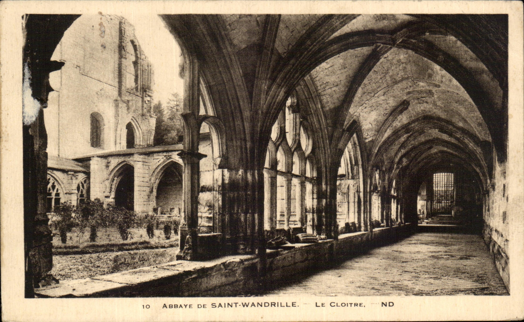 CPA Abbey Of Saint Wandrille the Cloister