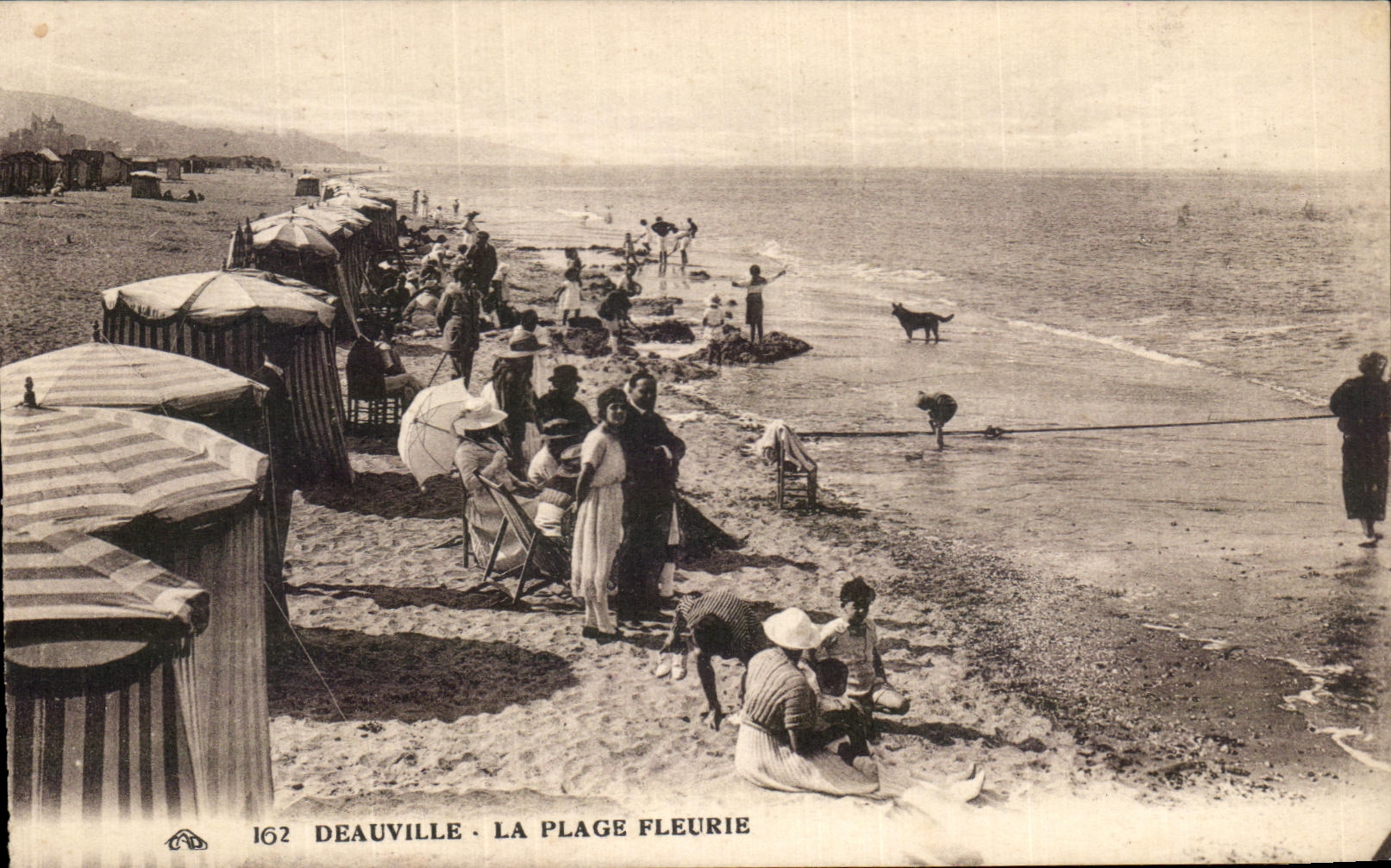CPA Deauville La Plage Fleurie