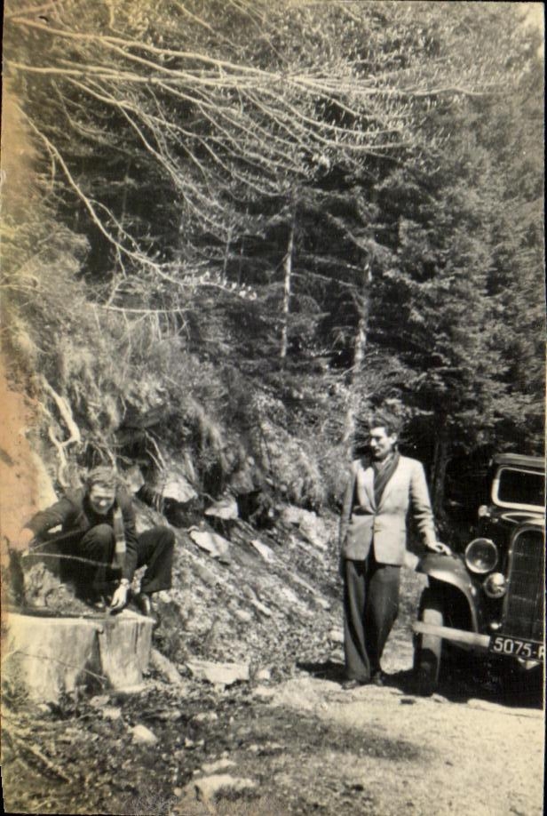 Small photograph Men Car