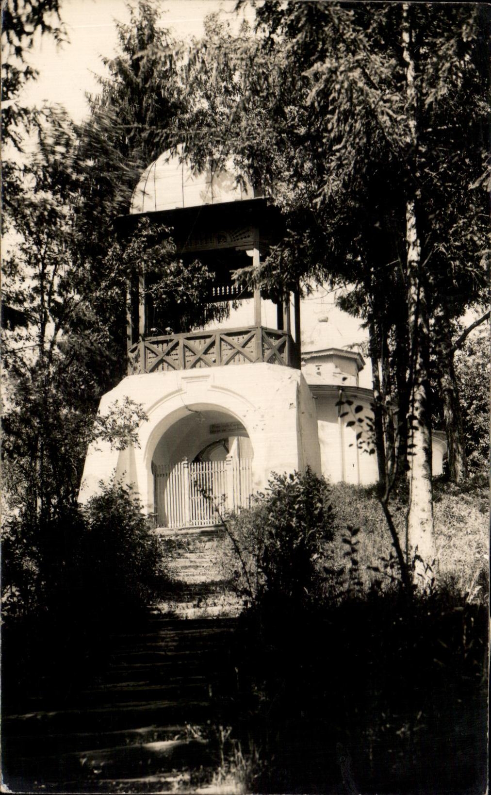 Real photo nonlocalized Small masonry in a garden