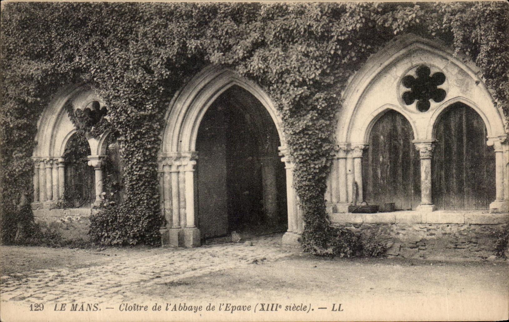 CPA Mans Cloister of the Abbey of the Wreck