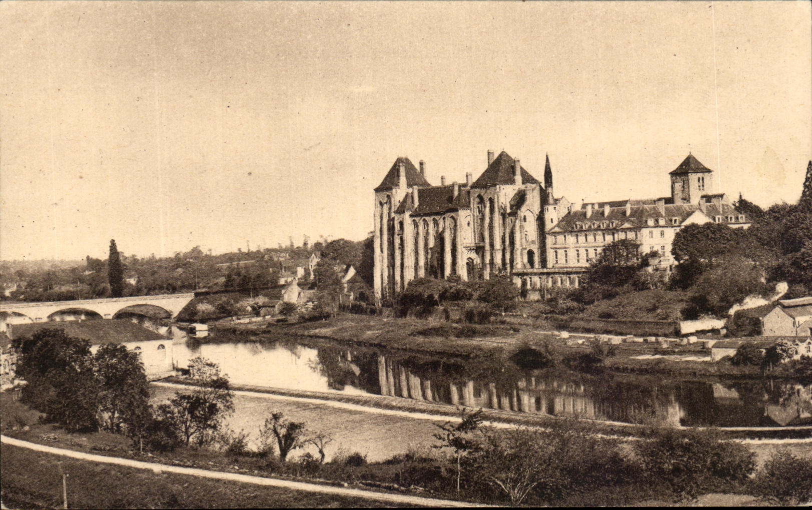 CPA the Abbey St Pierre de Solesmes On the Edge of the Sarthe