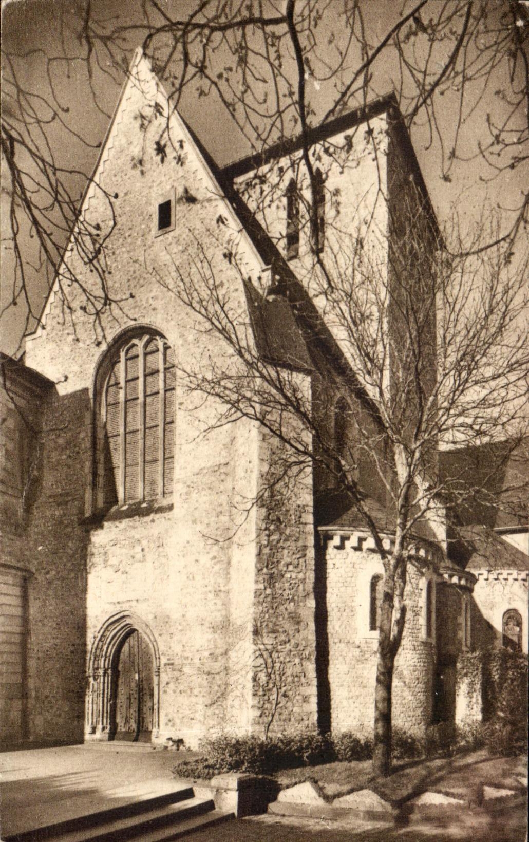 CPA Solesmes Entrance of the Church Abbatiele de Saint Pierre