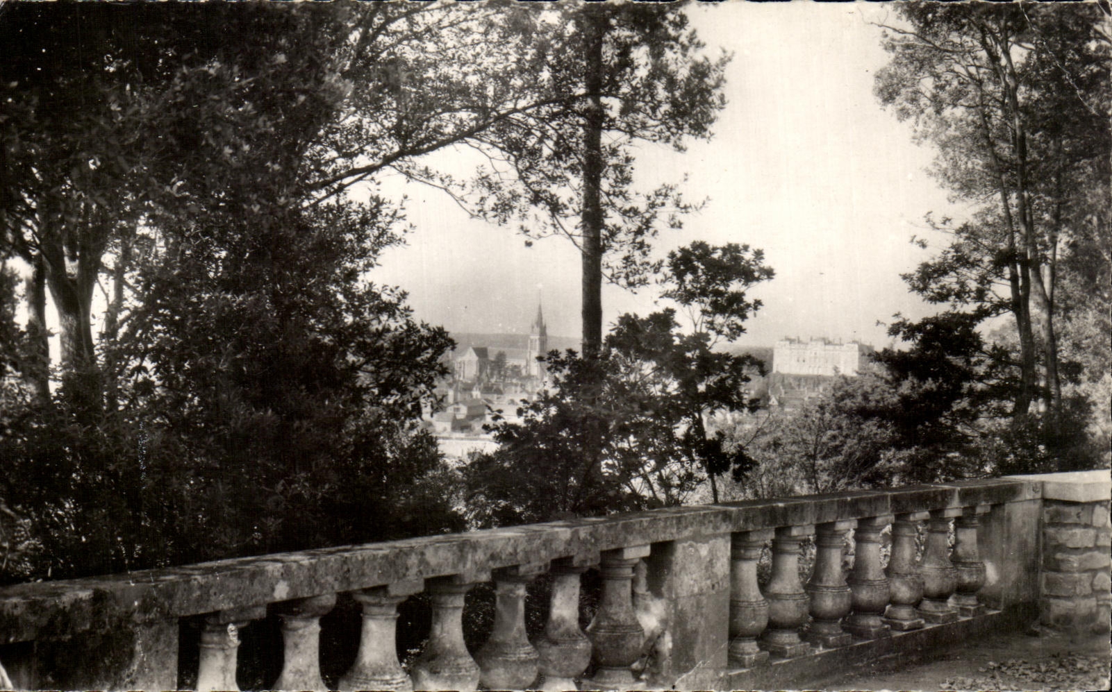 CPSM Sands on the Sarthe Vue of the public garden