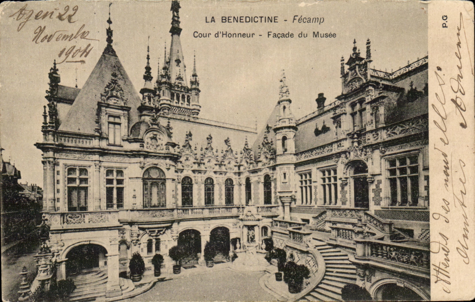 Ataque frontal principal benedictino del patio de CPA Fecamp del museo
