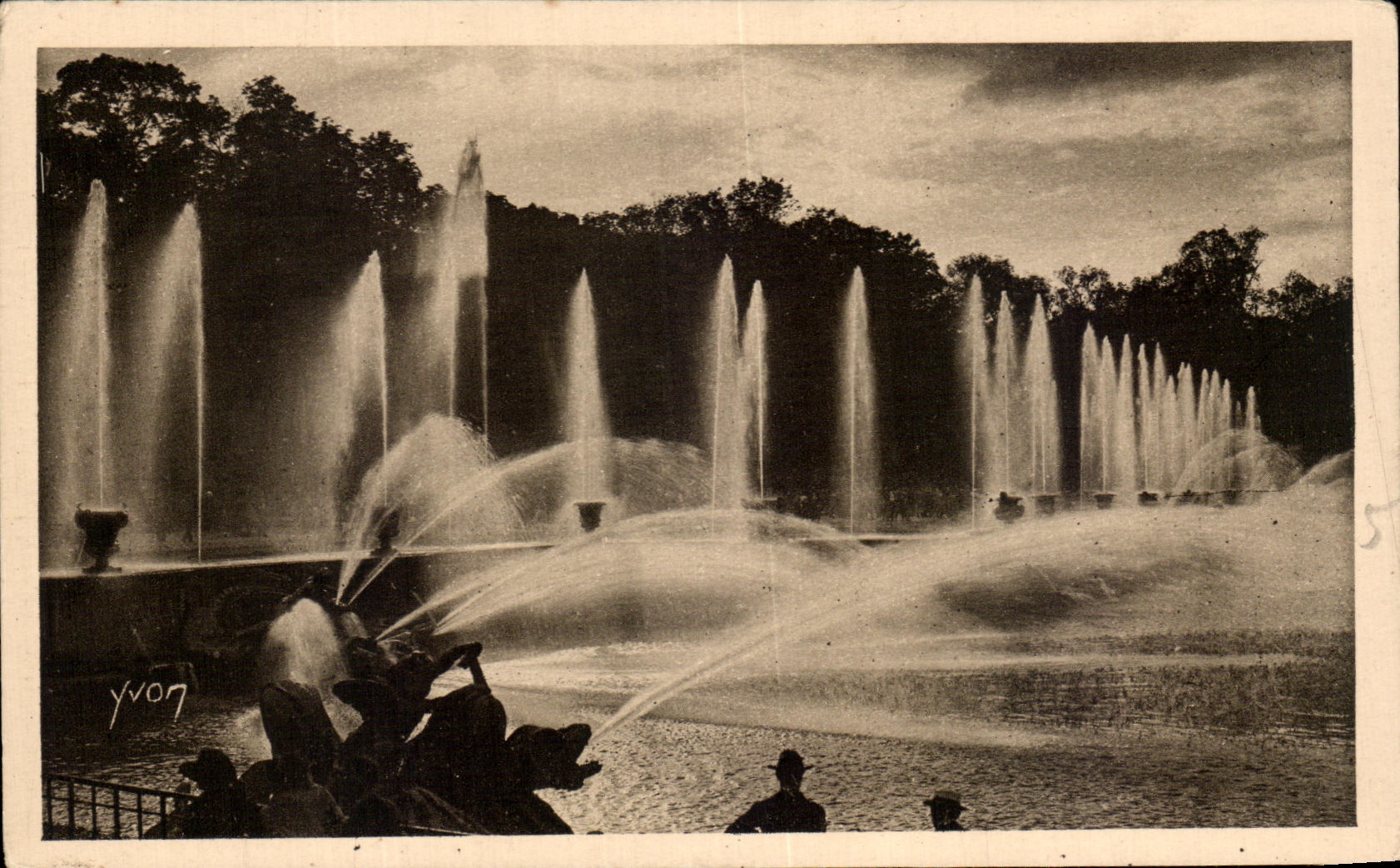 CPA Splendeurs Et Charmes De Versailles Les Grandes Eaux au Bassin de Neptune Yvon