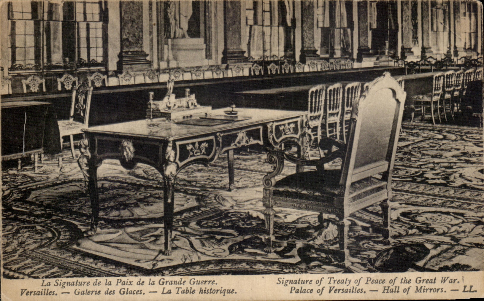 CPA Versailles Galerie Des Glaces LaTable Historique Signature de la paix