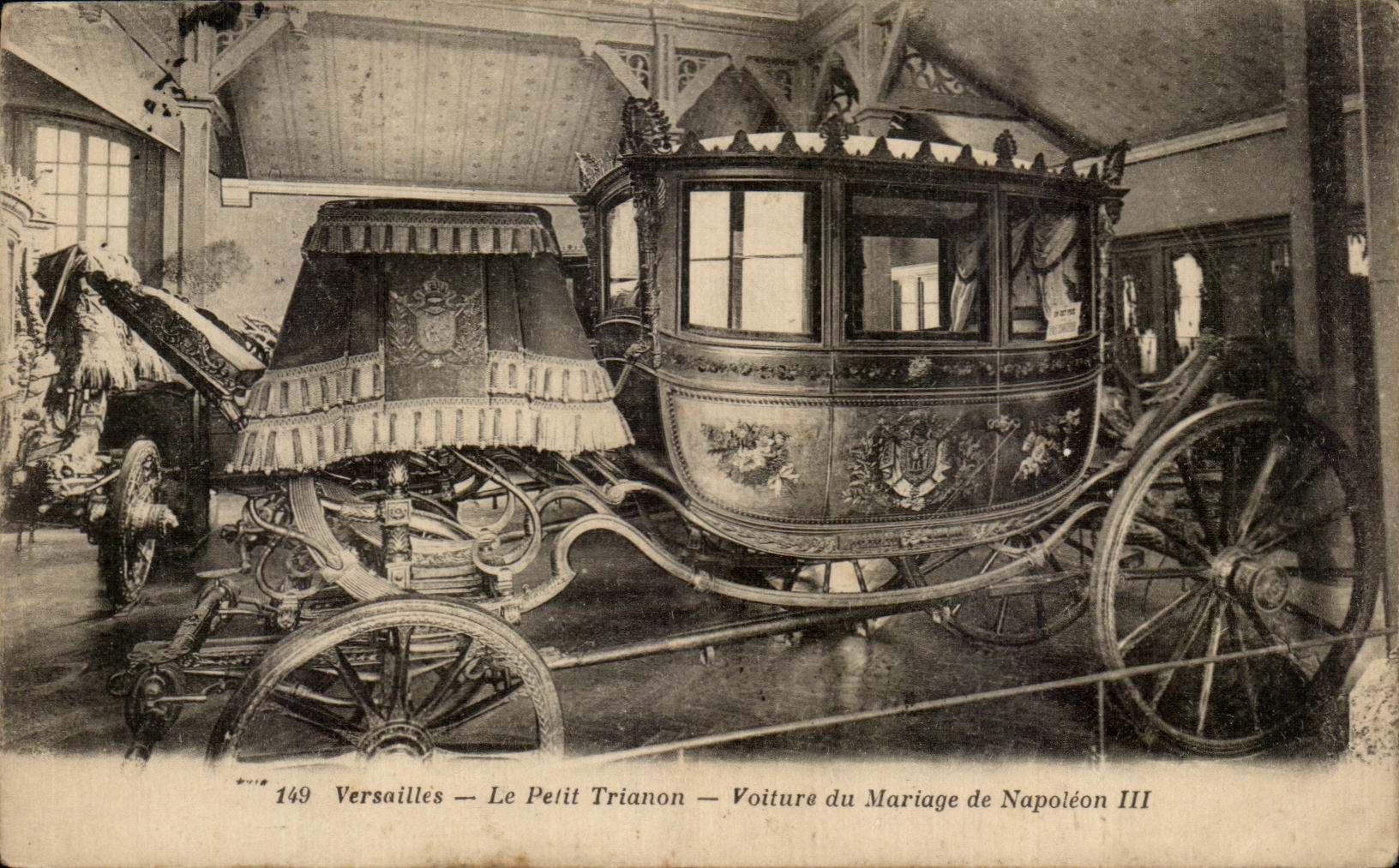 CPA Versailles Le Petit Trianon Voiture du mariage de Napoleon III