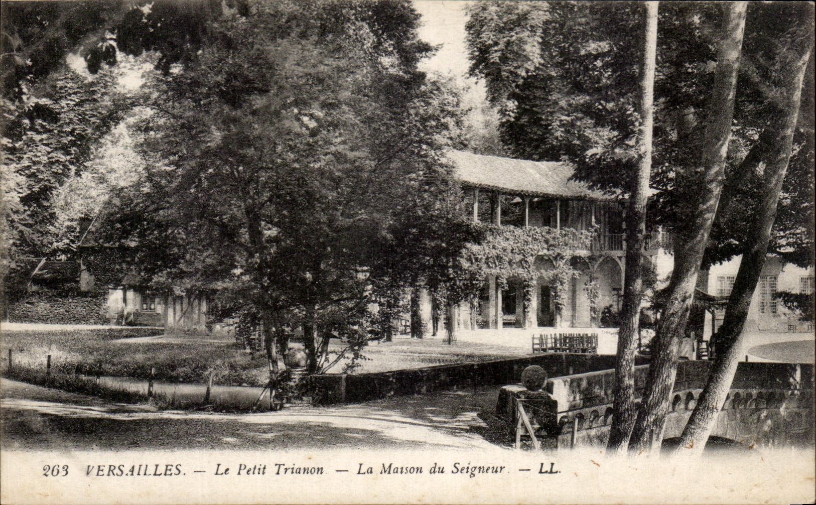 CPA Versailles Le Petit Trianon La Maison du Seigneur