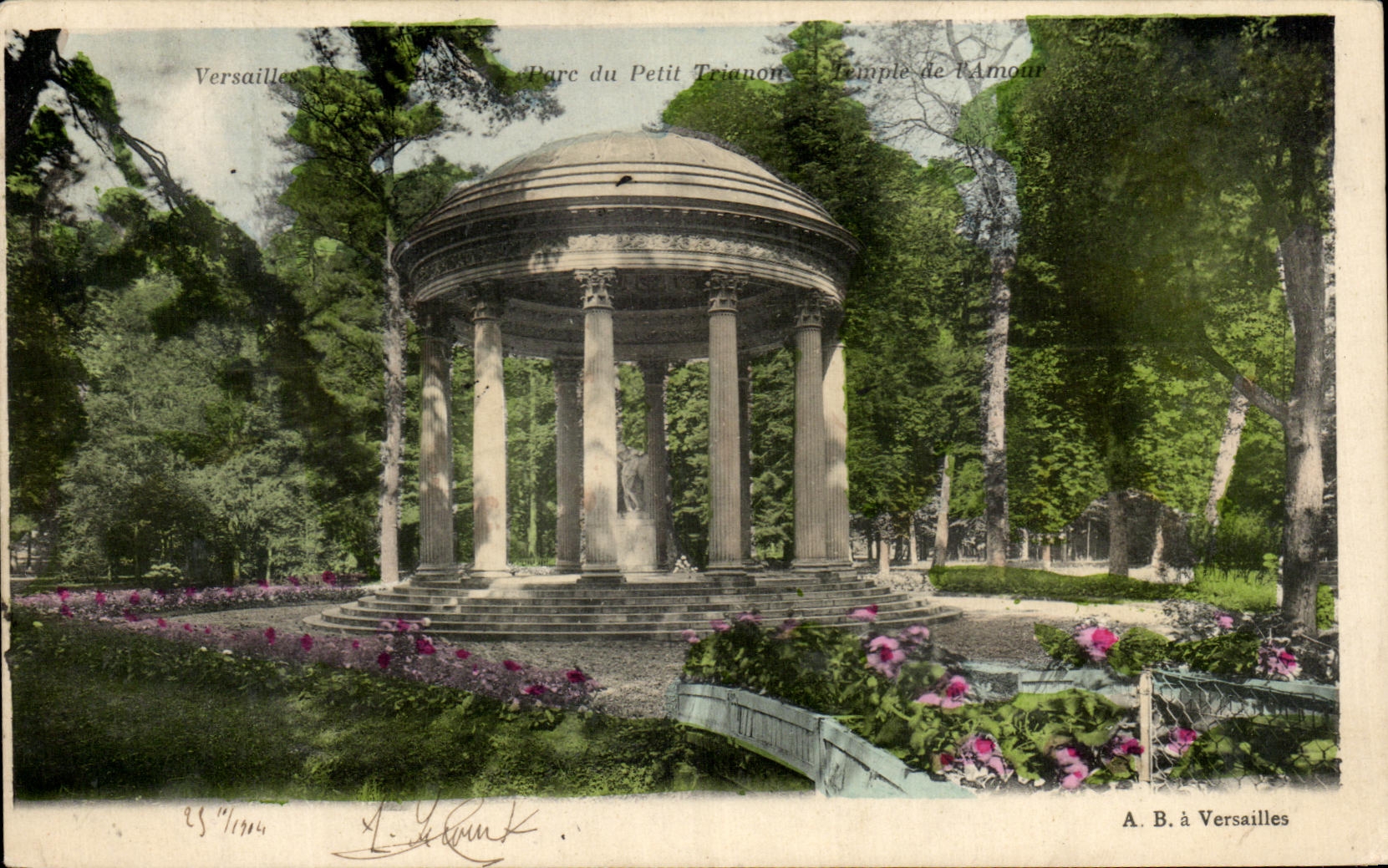 CPA Versailles Parc du petit Trianon Temple de l'amour 