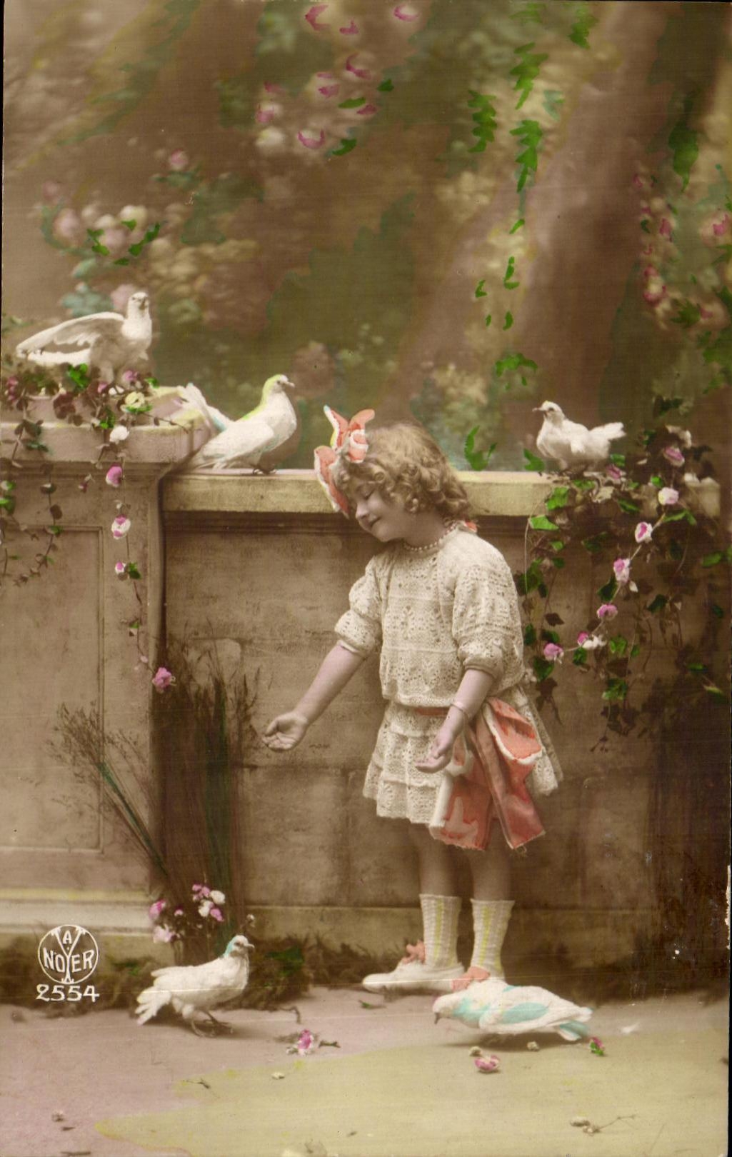 Nino y palomas de la fantasia de CPA