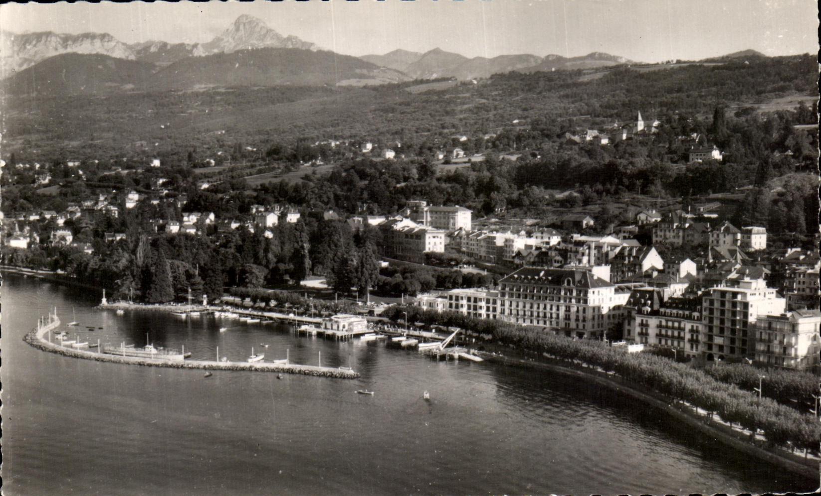 CPA Evian Les Bains Seen air the port and the Tooth of Oche