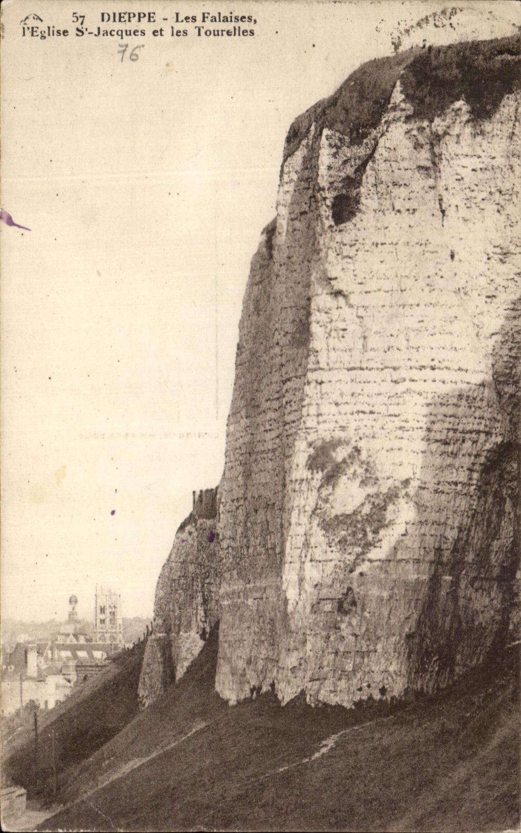 Acantilados de CPA Dieppe el St Jacques y torrecillas de la iglesia