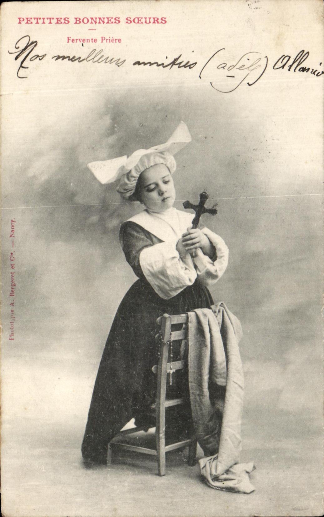 Rezo entusiastico de las pequenas buenas hermanas del nino de la fantasia de CPA