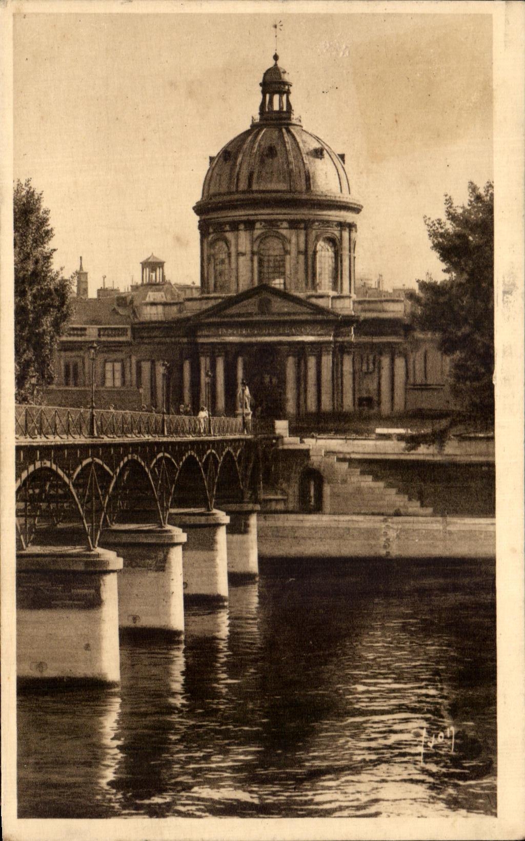 CPA Paris While Strolling the lnstitut of France