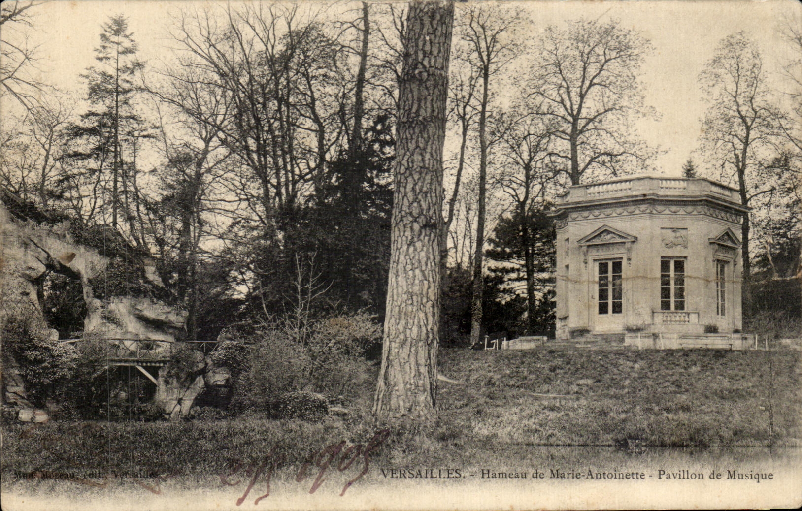 CPA Versailles Hameau De Marie Antoinette Pavillon De Musique