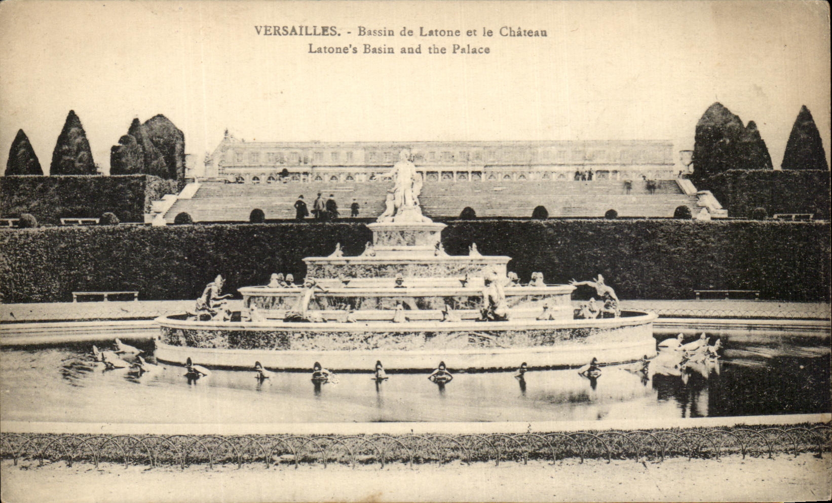 CPA Versailles Bassin De Latone Et Le Chateau 
