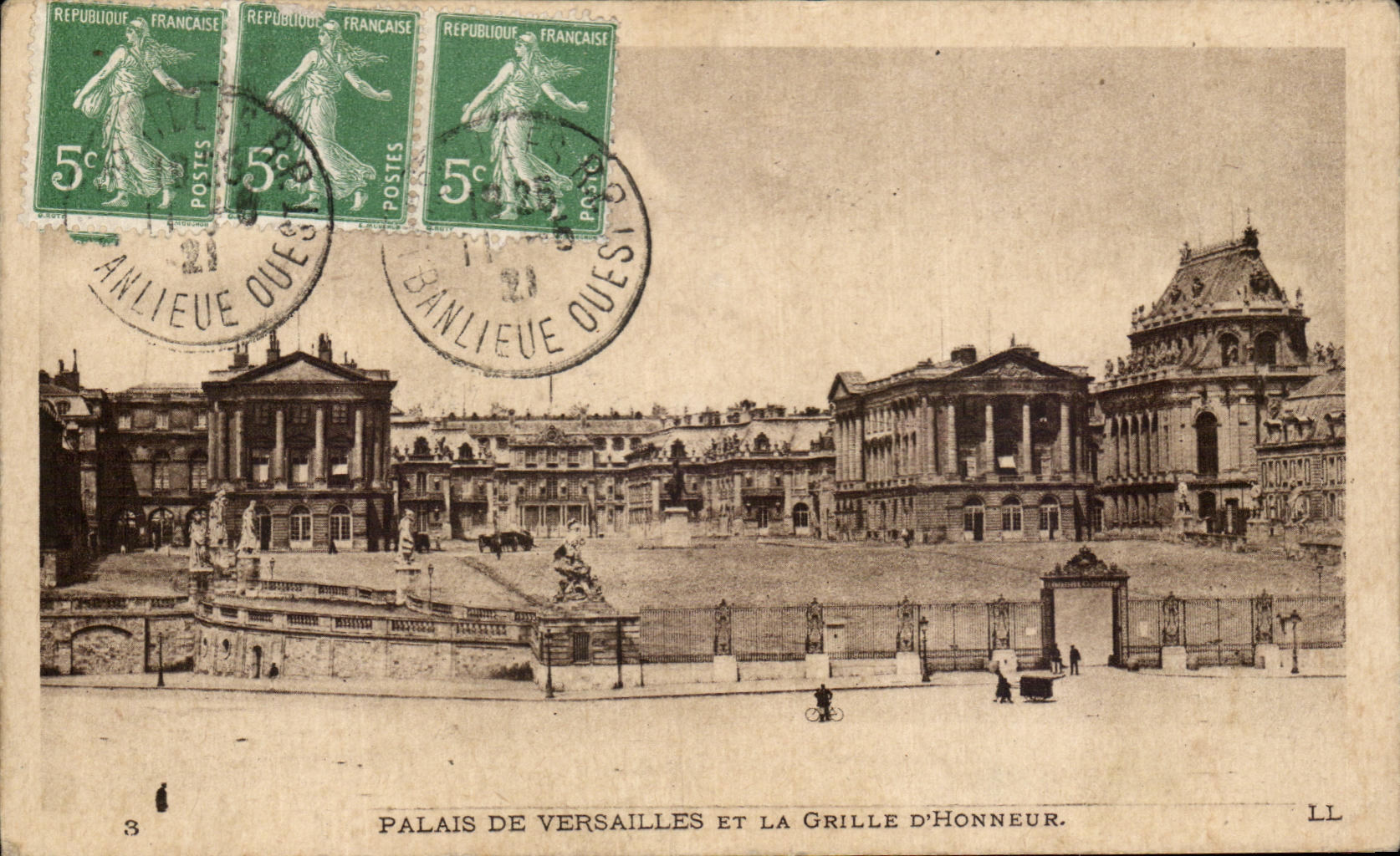 CPA Palais De Versailles Et La Grille D'Honneur