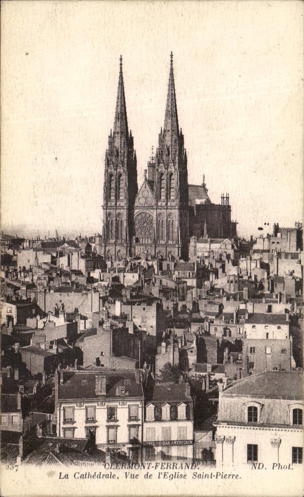 CPA Clermont Ferrand the Cathedral Seen of the Church Saint Pierre