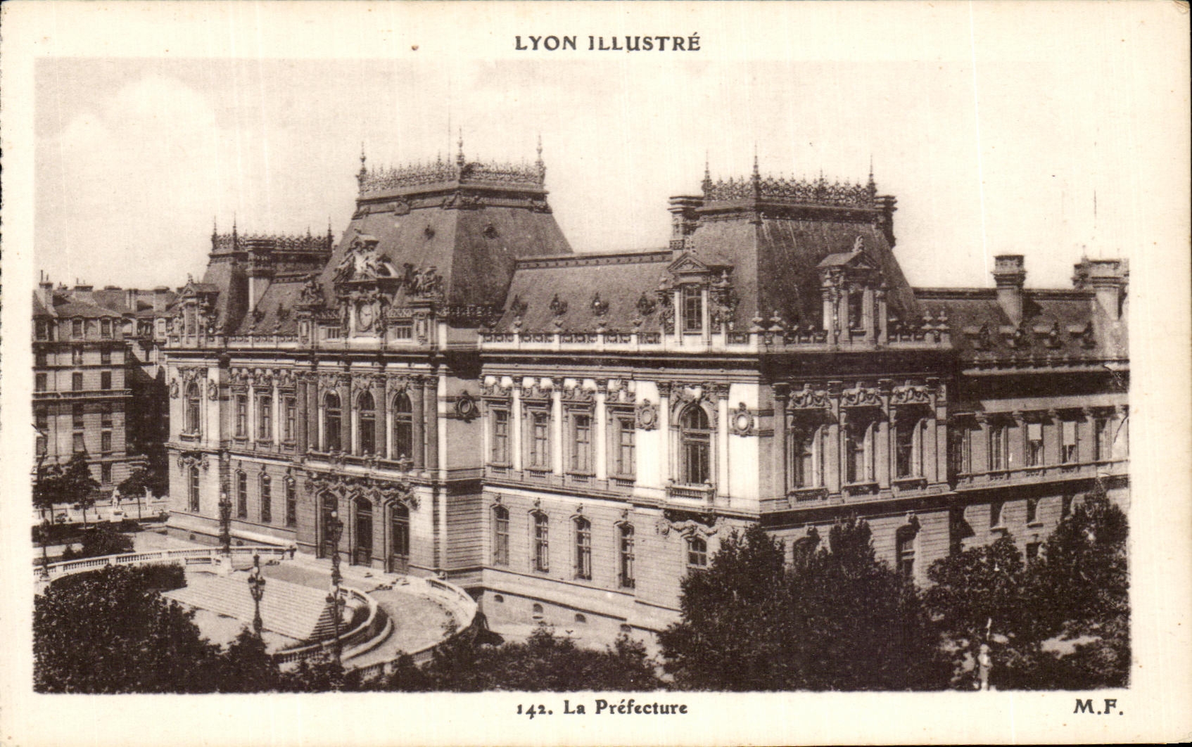CPA Lyon Illustrates the Prefecture