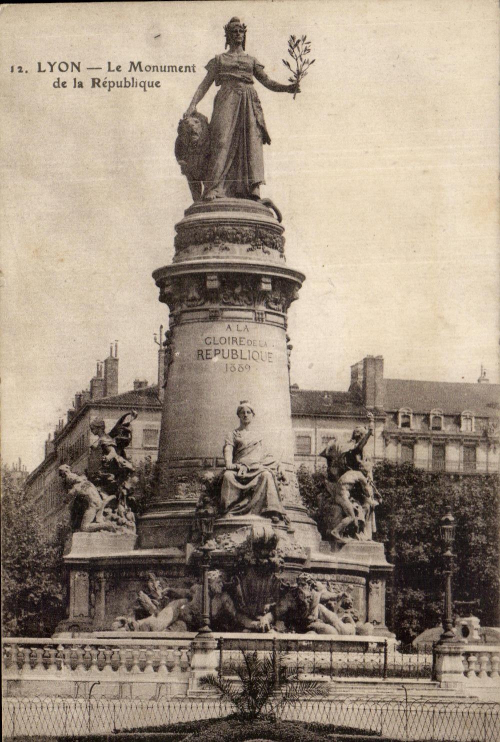 CPA Lyon the Monument of the Republic