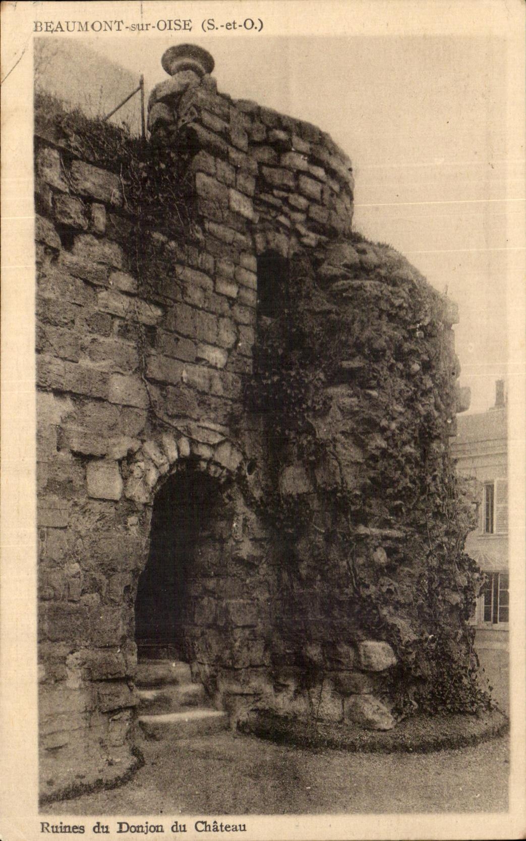 CPA Beaumont on Oise Ruins of the Keep of the Castle