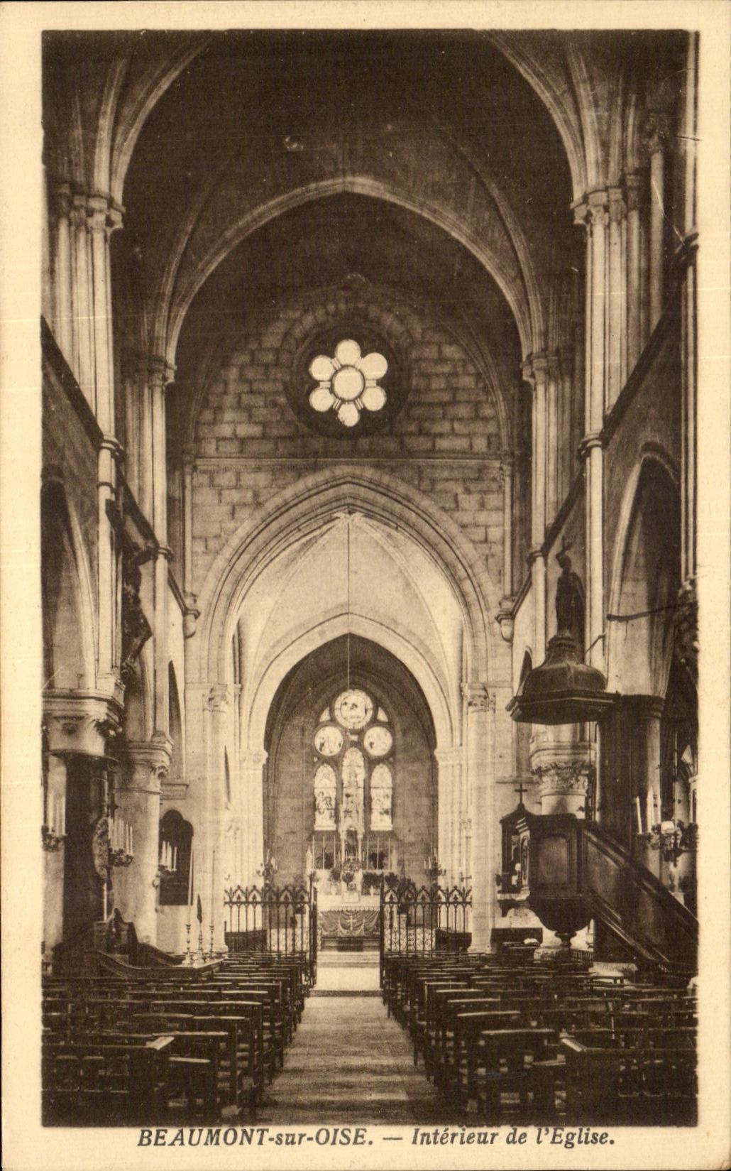 CPA Interior Beaumont on Oise of the Church