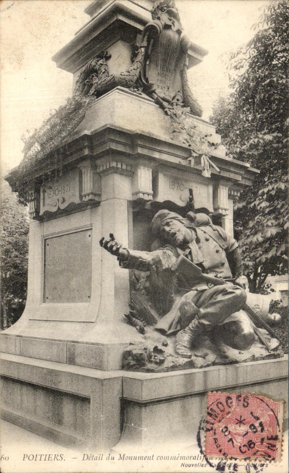 CPA Poitiers Detail Of the Memorial Militaria