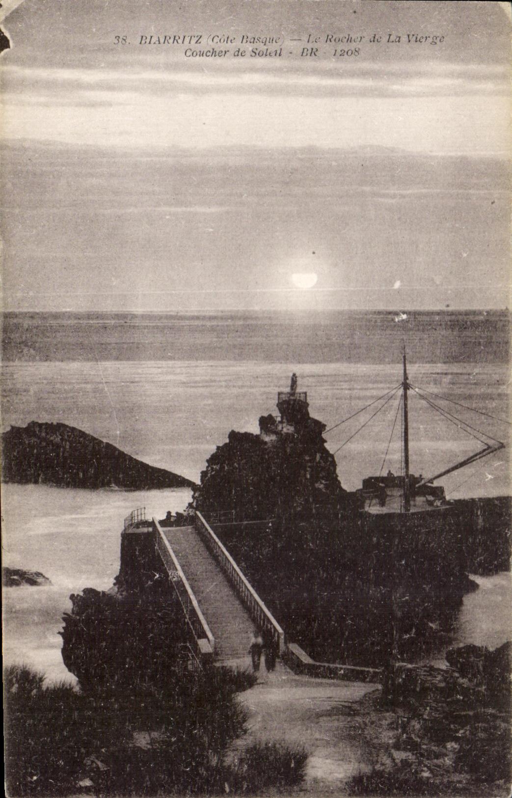 CPA Blarritz Cote Basque le Rocher de la Vierge Coucher de Soleil